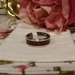 Titanium W/Wood Grain Finish Mens Ring